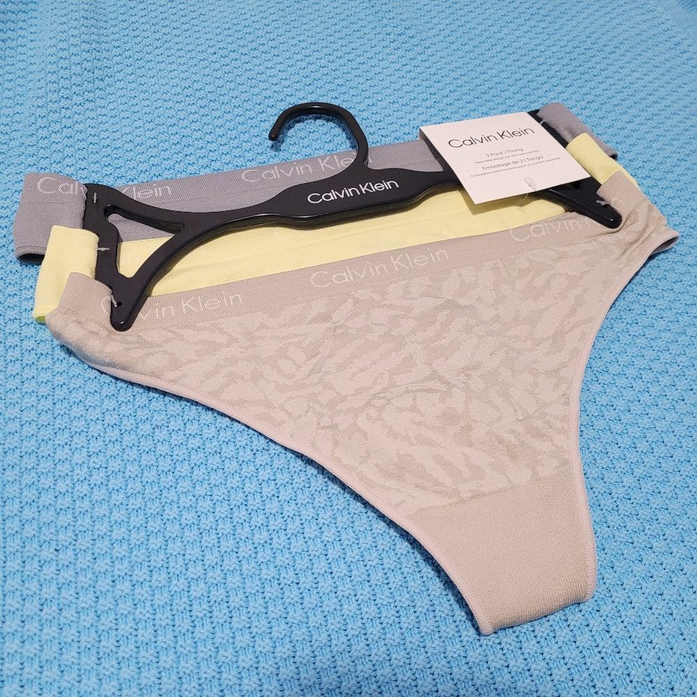 Calvin Klein 3 Pack Seamless Thong